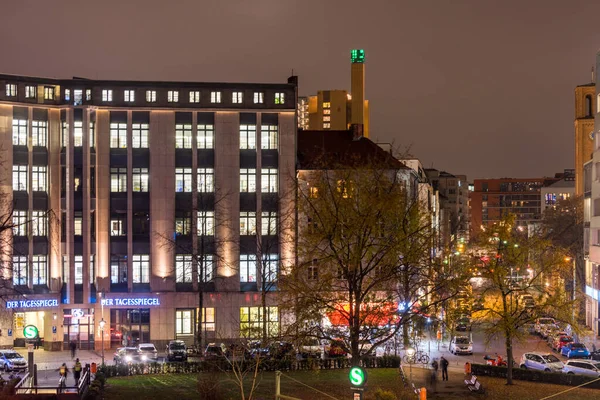 Vista Nocturna Calle Del Centro Berlín Con Edificios Modernos — Foto de Stock