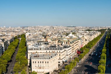 Paris 'in havadan görünüşü, Fransa' nın başkenti Paris 'teki Champs-Elysees Bulvarı' ndaki Zafer Takı 'nın tepesinden