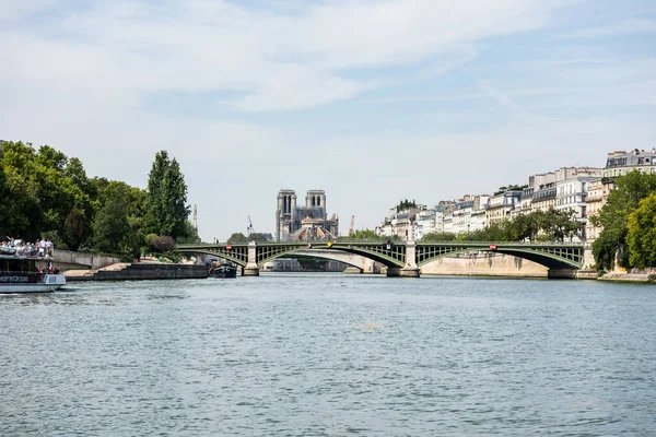 跨越塞纳河的宏伟历史建筑和桥梁 法国巴黎 — 图库照片