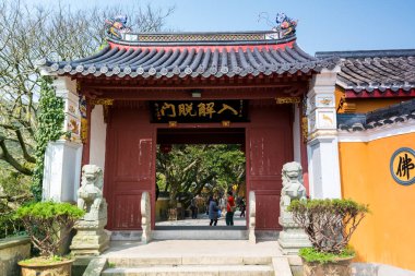 Putuo Dağı 'nın güneydoğusundaki Lotus Denizi' nde yer alan Luojia Dağı 'nda Bodhisattva Guanyin' in Budizm uygulamasını yaptığı Zhoushan, Zhejiang 'da Çin Budist Tapınağı inşa edilmiştir.