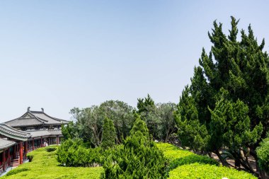 Putuo Dağı 'nın güneydoğusundaki Lotus Denizi' nde yer alan Luojia Dağı 'nda Bodhisattva Guanyin' in Budizm uygulamasını yaptığı Zhoushan, Zhejiang 'da Çin Budist Tapınağı inşa edilmiştir.