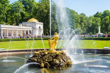 Samson Çeşmesi, Rusya 'nın Saint Pertersburg şehrindeki Büyük Peter' ın yazlık sarayında..