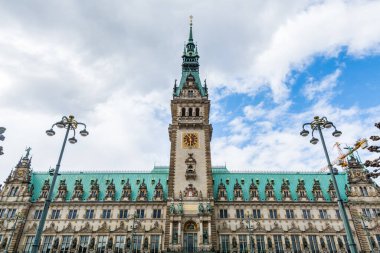Hamburg Belediye Binası, Hamburg hükümetinin merkezi, Almanya 'nın Hamburg kentindeki Altstadt semtinde yer almaktadır..