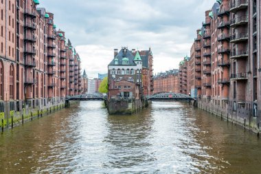 Almanya 'nın Hamburg bölgesindeki Speicherstadt, dünyanın en büyük depo bölgesi..