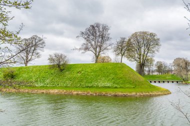 Kopenhag 'daki Kale, normalde Kastellet olarak da bilinir, 17. yüzyılda limanın girişini korumak için inşa edilmiş iyi korunmuş, yıldız şeklinde bir kaledir..