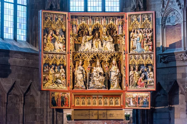 นทางศาสนาข างโบสถ เซนต นโบสถ ของชาวโรม นคาทอล Archdiocese ของเว ยนนาและท งของ — ภาพถ่ายสต็อก