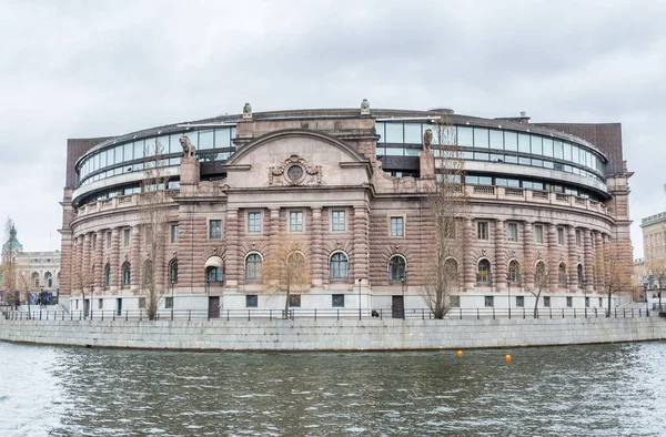 Riksdag Parlamento Edifício Margem Canal Céu Nublado Estocolmo Suécia — Fotografia de Stock