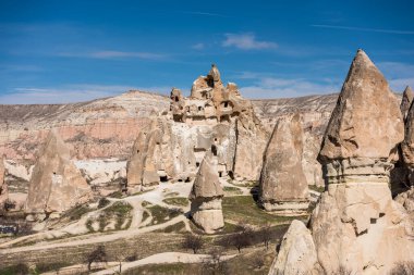 Nevsehir, Kapadokya, Türkiye 'deki Goreme' de kireçtaşlı muhteşem karst Landform.