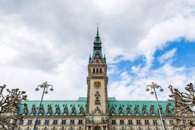 Hamburg Belediye Binası, Hamburg hükümetinin merkezi, Almanya 'nın Hamburg kentindeki Altstadt semtinde yer almaktadır..