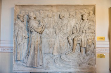 Berlin Katedrali 'nin, Berlin' deki Evanjelik Yüksek Kilise 'nin ve Almanya' daki Kolej Kilisesi 'nin duvarında Martin Luther' i temsil ediyor..