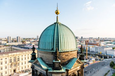 Berlin Katedrali 'nin Yeşil Kubbesi, Berlin' deki Evanjelik Yüksek Kilise ve Kolej Kilisesi 'nin yaygın adı. Mitte ilçesindeki Museum Island 'da yer almaktadır..