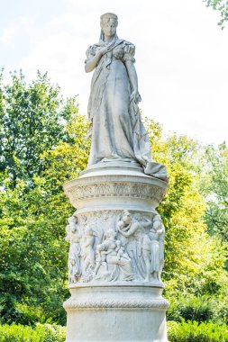 Almanya, Tiergarten Park 'ta bulunan Erdmann Encke' nin Kraliçe Louise Heykeli, Prusya Kralı III. Frederick William 'ın eşi..