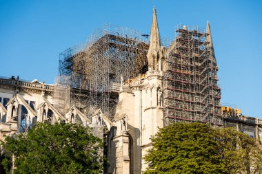Büyük yangından sonra Notre-Dame de Paris 'in yeniden inşası, Fransa' nın dördüncü arrondissement bölgesindeki Ile de la Cite 'de bir ortaçağ Katolik katedrali..