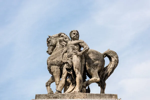 Standbeeld Van Man Paard Brug Pier Aan Oever Van Seine — Stockfoto