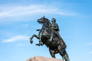 Bronz Süvari, Büyük Peter 'ın Rusya, Saint Petersburg' daki Senato Meydanı 'ndaki binicilik heykeli..