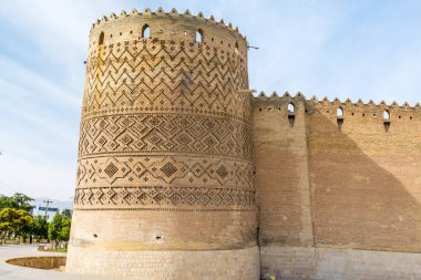 Karim Khan 'ın Argümanı, ya da Karim Khan Kalesi, Karim Khan tarafından Zand hanedanı sırasında bir kompleksin parçası olarak inşa edildi. Dikdörtgen şeklinde ve bir ortaçağ kalesine benziyor..