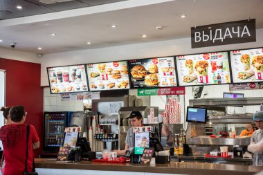 Saint Petersburg, Rusya 'daki KFC restoranının içi