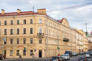 Rusya 'nın Saint Petersburg kentindeki tarihi binalarla sokak manzarası