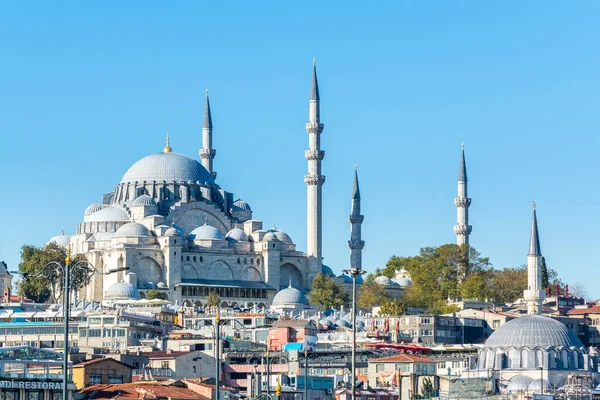 İstanbul 'un Üçüncü Tepesi' ndeki Osmanlı İmparatorluk Camii, Süleyman Camii. Cami imparatorluk mimarı Mimar Sinan tarafından tasarlandı..