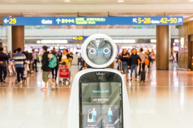 Seul-Incheon Uluslararası Havalimanı 'ndaki Bilgi Robotu, Seul Başkent Bölgesi' ne hizmet veren birincil havaalanı ve dünyanın en büyük ve en işlek havalimanlarından biri.