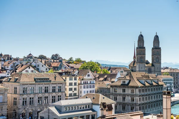 Widok Stare Centrum Miasta Zurych Pięknym Domem Brzegu Rzeki Limmat — Zdjęcie stockowe