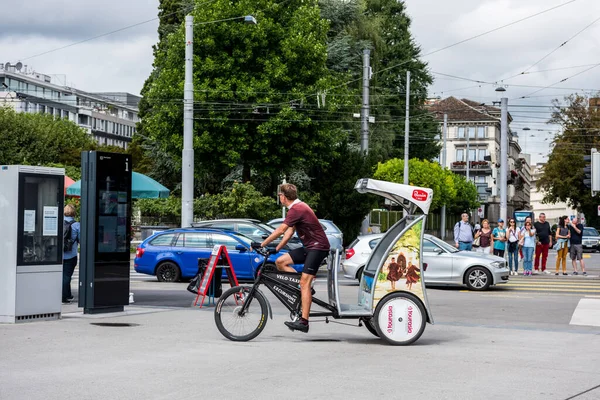 Homme Voiture Pédicab Touristique Dans Rue Centre Ville Zurich Suisse — Photo