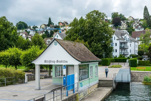 Banchina Delle Navi Crociera Sul Lago Zurigo Con Sfondo Edifici — Foto Stock