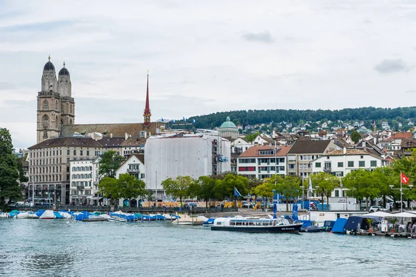 Vista Dos Edifícios Históricos Ponte Zurique Margem Rio Limmat Lago — Fotografia de Stock