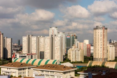 İstanbul 'un Atasehir' deki Asya tarafında yer alan modern ufuk çizgileri, İstanbul, Türkiye 'nin Asya yakasında yer almaktadır..
