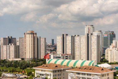 İstanbul 'un Atasehir' deki Asya tarafında yer alan modern ufuk çizgileri, İstanbul, Türkiye 'nin Asya yakasında yer almaktadır..