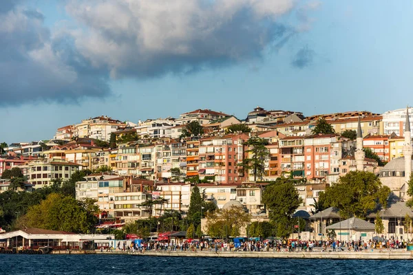 Bellissimi Edifici Sotto Tramonto Uskudar Istanbul Turchia Sulla Riva Anatolica — Foto Stock