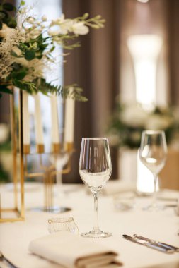 Akşam yemeği için düğün masası