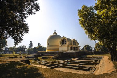 Kusinara nehrin karşı tarafındaki dördüncü tapınağın yeridir, Paa kasabası Lord Buddha'nın öldüğü orman parkı nın veya ormanın bulunduğu yerdir ve Lord Buddha'nın ölümü.