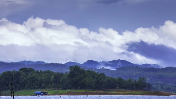 Uma Grande Barragem Água Província Kanchanaburi Com Bela Natureza Uso — Fotografia de Stock