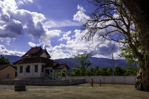 Chiangtung Myanmar Juni Oude Birmese Kapel Kleine Beginner Liepen Voor — Stockfoto