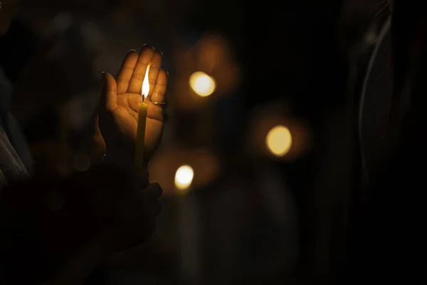 Κερί Που Λάμπει Κίτρινο Και Έχει Μια Αναμονή Που Αποτρέπει Εικόνα Αρχείου