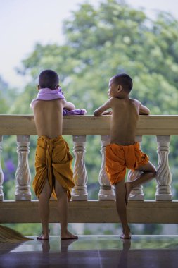 Bangkok, Tayland Nisan 6:İki acemi ler 6 Nisan 2017 tarihinde Bangkok, Tayland birbirleriyle yakın bir ilişki içinde duruyor.