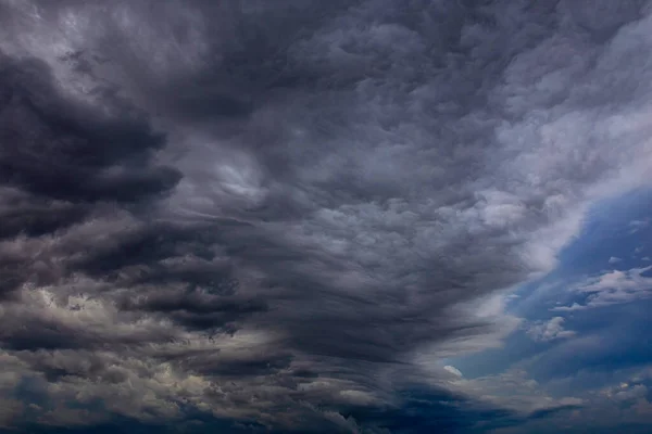 Cielo Prima Della Pioggia Aveva Grigi Ammassi Nuvolosi Gli Occhi — Foto Stock