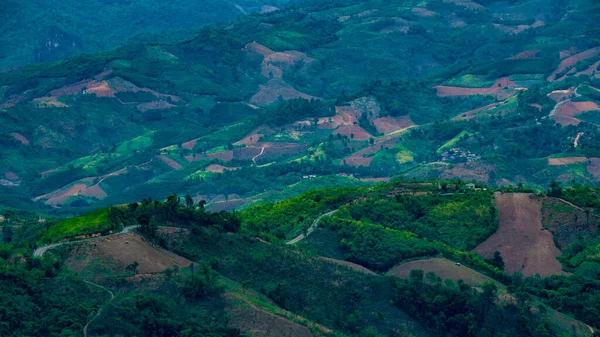 Une Route Qui Traverse Petit Village Construit Sur Une Colline — Photo