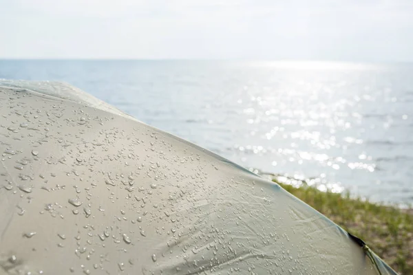 Ein Tropfen Tau Auf Einem Zelt Das Morgen Auf Dem — Stockfoto