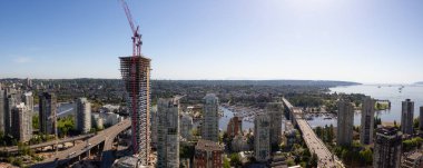 Canlı bir güneşli gün boyunca güzel hava panoramik cityscape görünümü. Şehir merkezinde alınan Vancouver, British Columbia, Kanada.