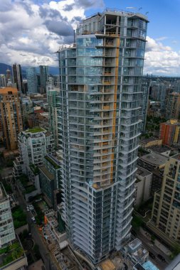Vancouver, British Columbia, Kanada - 9 Mayıs 2018: Güneşli bir gün boyunca yeni inşaat alanında şehir şehir havadan görünümü.