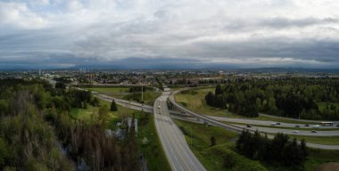 Hava panoramik bir otoyol kavşağı. Büyük Vancouver, British Columbia, Kanada alınan.