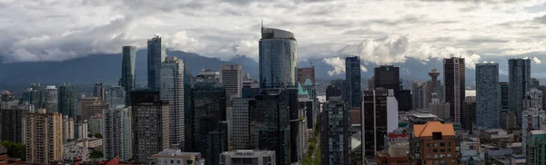 加拿大不列颠哥伦比亚省温哥华 2018年5月9日 市中心城市商业建筑鸟瞰图 — 图库照片