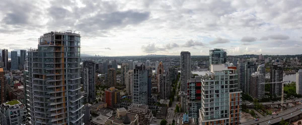 Luftpanoramaudsigt Smukt Moderne Bylandskab Overskyet Dag Taget Downtown Vancouver British - Stock-foto