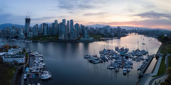 Opvallende Luchtfoto Panorama Van Een Prachtige Stad Tijdens Een Levendige — Stockfoto