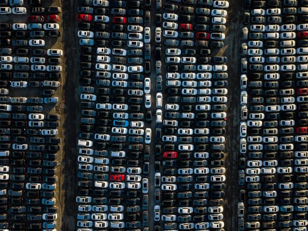 Vista Aérea Desde Arriba Aparcamiento Lleno Coches Nuevos —  Fotos de Stock