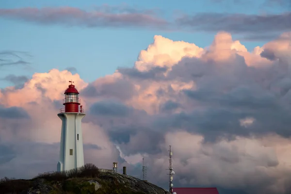 Belle Vue Sur Phare Sur Une Côte Rocheuse Lors Coucher — Photo