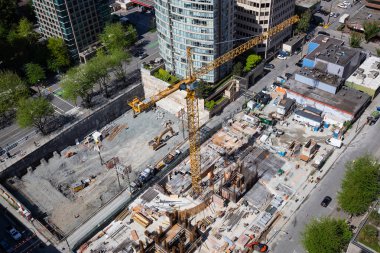 Downtown Vancouver, British Columbia, Kanada - 10 Mayıs 2018: inşaat alanında modern şehrin hava panoramik manzaralı.