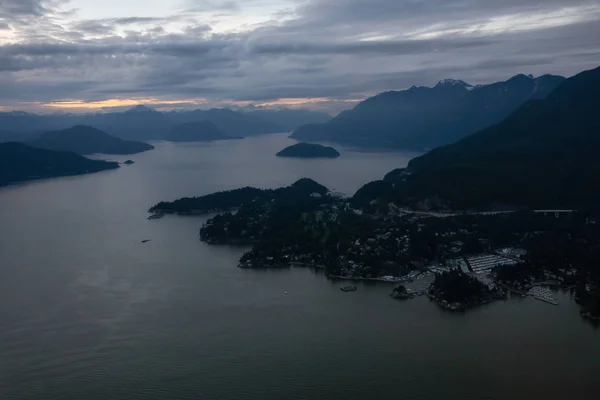 Luchtfoto Van Horseshoe Bay Tijdens Een Levendige Zonsondergang Genomen Vancouver — Stockfoto